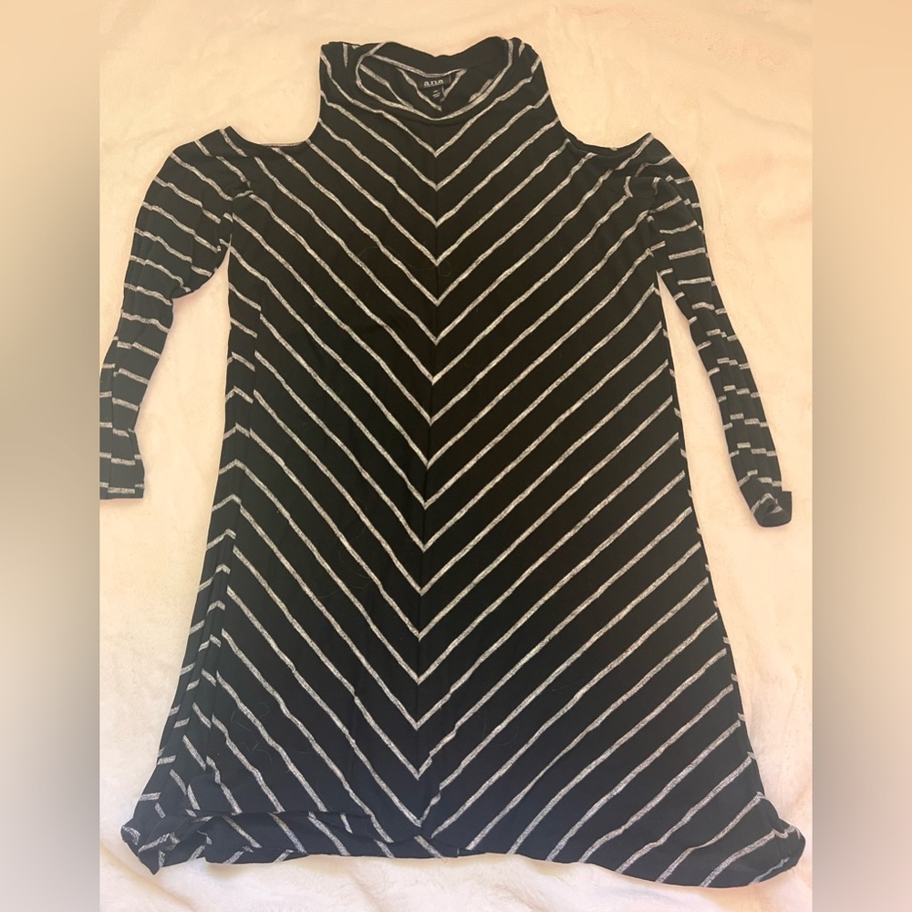 a.n.a Chevron Patterned Long Sleeve Dress